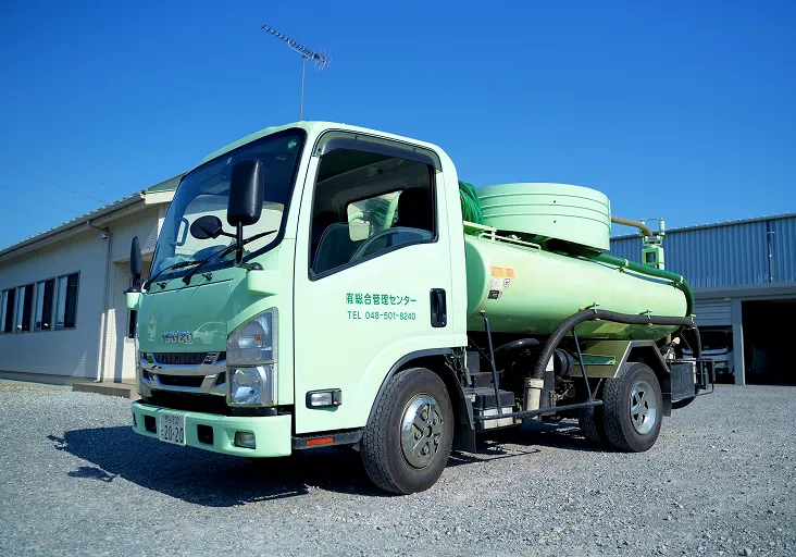 作業開始前に浄化槽の状態を確認します